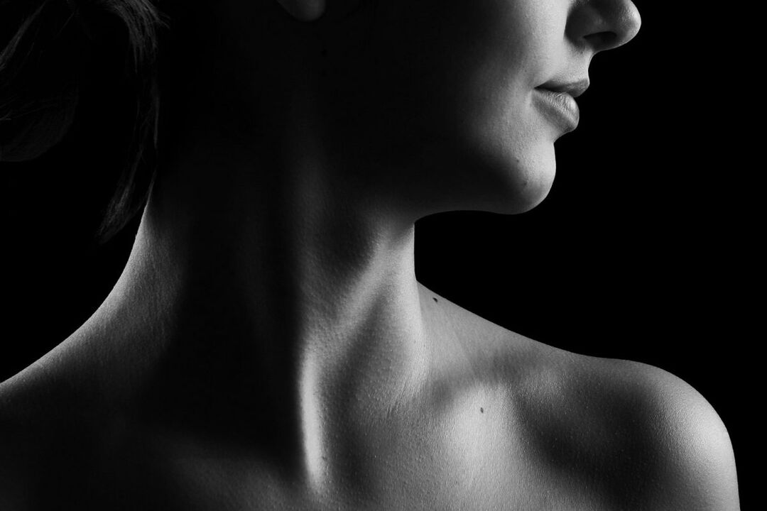 Huid van nek en decolleté volgens moderne verjongingsmethoden